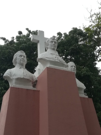 Les premiers missionnaires (jardins de l'archevêché)