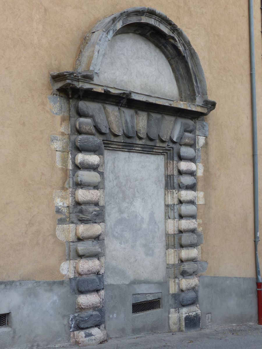 Porte du collège, rue Emile Guigues